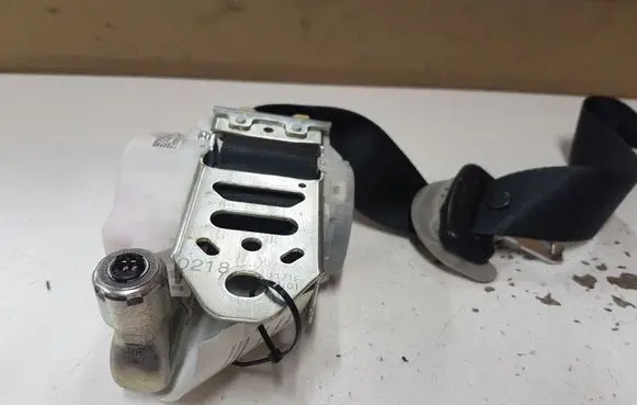 Toyota Avensis T270 Front seatbelt J082501 J082512