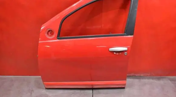 Dacia Sandero Front door