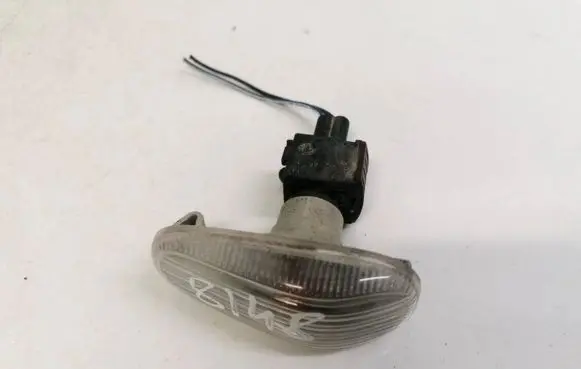 Honda FR-V Front fender indicator light