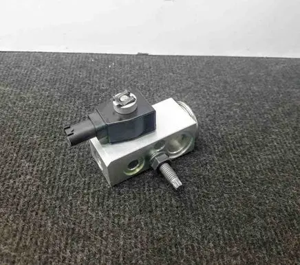 Tesla Model 3 Air conditioning (A/C) expansion valve 110187800A