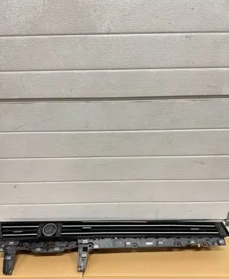 Volkswagen PASSAT B8 Dash center air vent grill 3G1858416