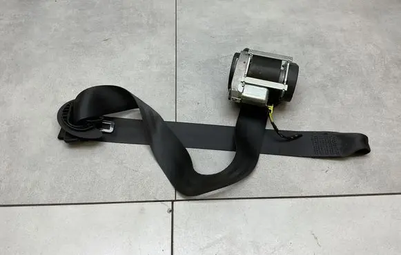 Volkswagen Scirocco Front seatbelt