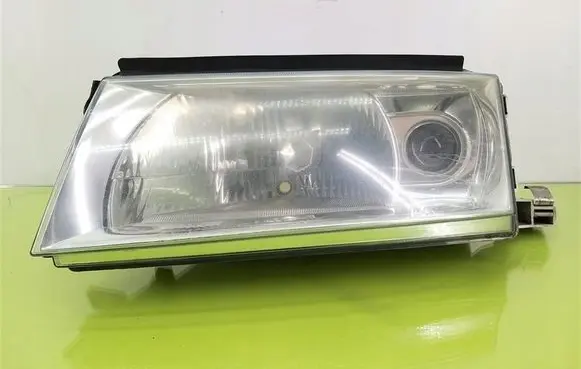 Skoda Octavia Mk1 (1U) Headlight/headlamp YU3X13B181AA