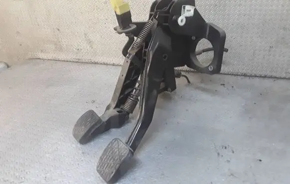 Mercedes-Benz B W245 Pedal assembly A1692900416