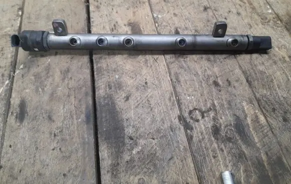Mercedes-Benz A W169 Fuel main line pipe A6400701295 10055697