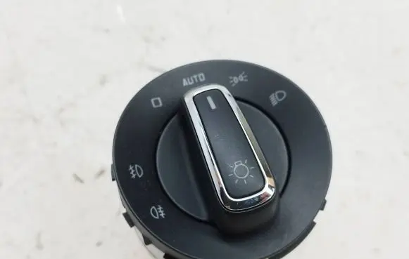 Skoda Superb B6 (3T) Light switch 3T0941431B 04064605 2878A