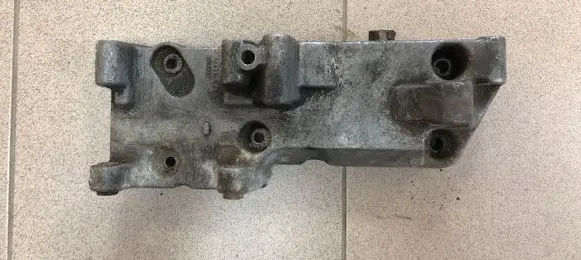 Volvo S40, V40 A/C compressor mount bracket 9146253