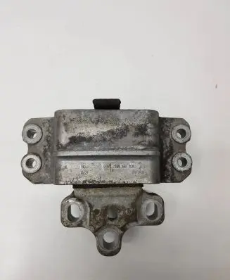 Volkswagen PASSAT B6 Engine mount bracket 3C0199555