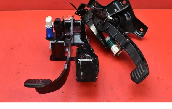 Ford S-MAX Accelerator throttle pedal 7G9N7B633NE