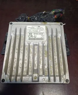 KIA Carnival Engine control unit/module 391024X520 R0410C045F