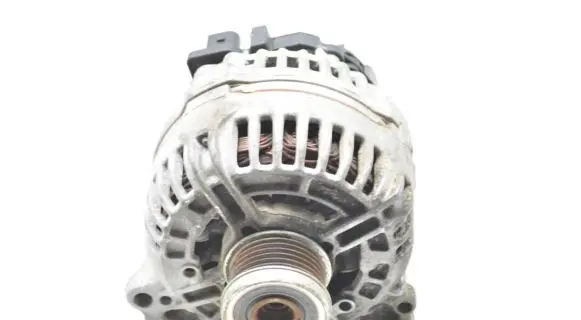 Volkswagen Golf VI Generator/alternator 03C903023A