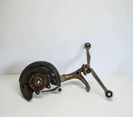 Volkswagen PASSAT B5 Front wheel hub