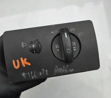 Ford Mondeo Mk III Light switch 1s7t13a024