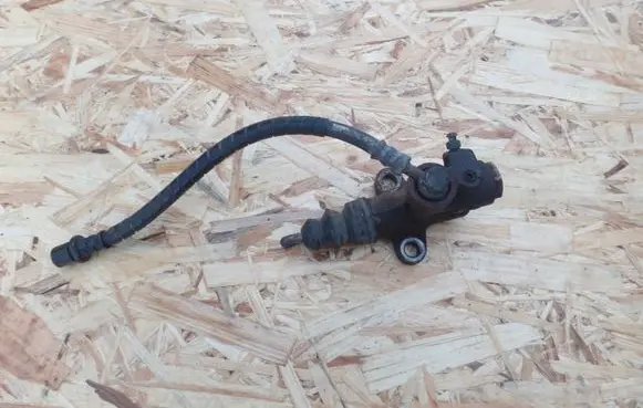 Subaru Forester SH Clutch slave cylinder 