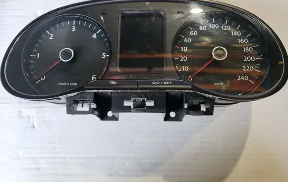 Volkswagen Polo V 6R Speedometer (instrument cluster) 6R0920861E 1020700495