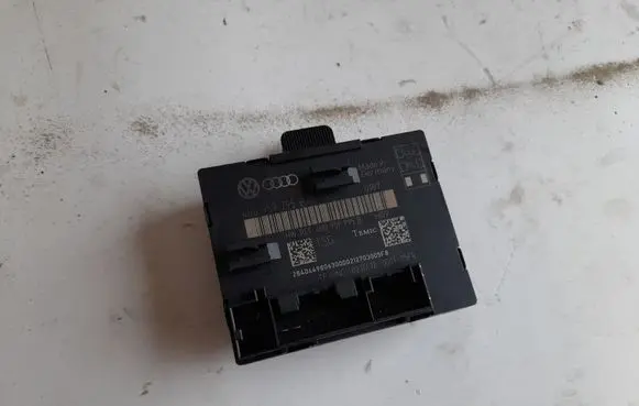 Volkswagen Touareg II Door control unit/module 4H0959795B