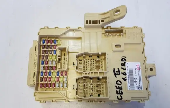 KIA Ceed Fuse box set 91950-J7640