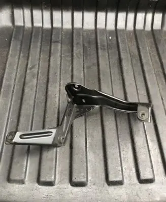 Audi A6 S6 C6 4F Intercooler pipe mounting bracket 4F0145813F