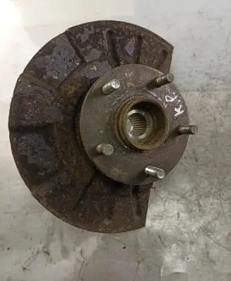 Suzuki Grand Vitara II Front wheel hub spindle knuckle