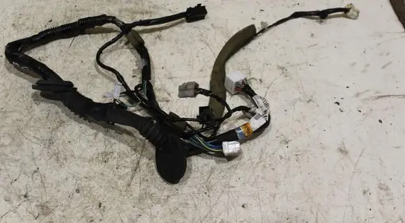 Subaru Impreza II EUR ISO radio connector 81820FE360