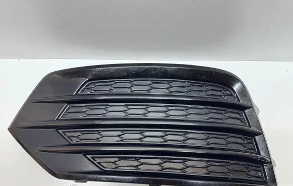 Audi Q3 8U Front bumper lower grill 8U0807151B 8U0807681K
