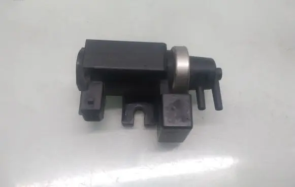BMW 5 E39 Turbo solenoid valve 72279600
