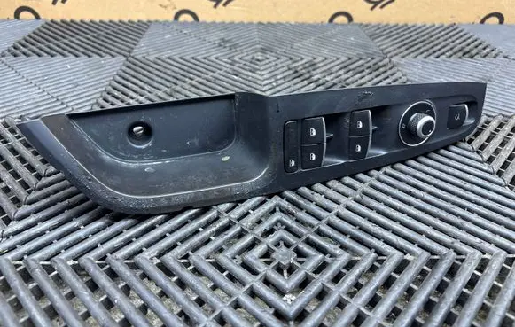 Alfa Romeo Stelvio Electric window control switch 01561291690