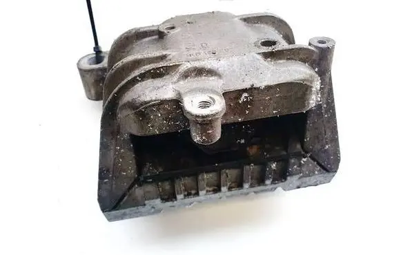 Volkswagen PASSAT CC Engine mount bracket 1K0199262
