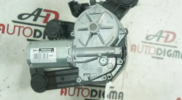 Peugeot 2008 I Rear window wiper motor 9678423580A