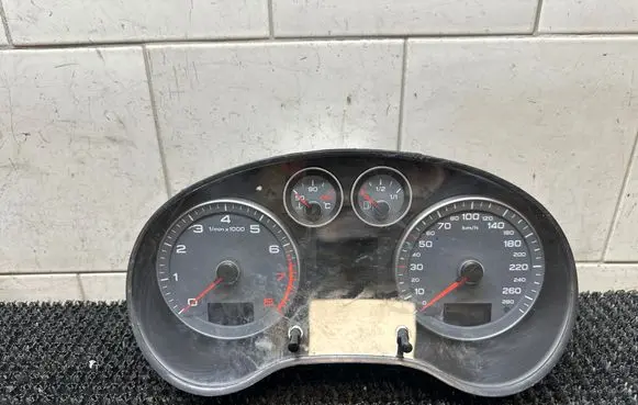 Audi A3 S3 8P Speedometer (instrument cluster) 8P0920932K