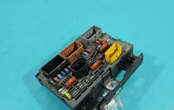Citroen C4 I Picasso Central body control module 9667044880 IMPRK1540534