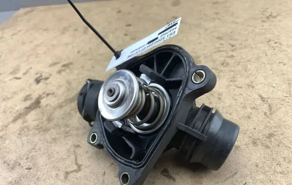 BMW 3 E90 E91 Thermostat 7805811 11517805811 11517789014