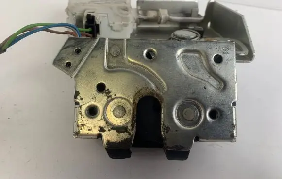 Ford Mondeo Mk III Loading door lock 754669