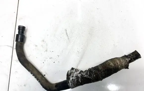 Engine coolant pipe/hose
