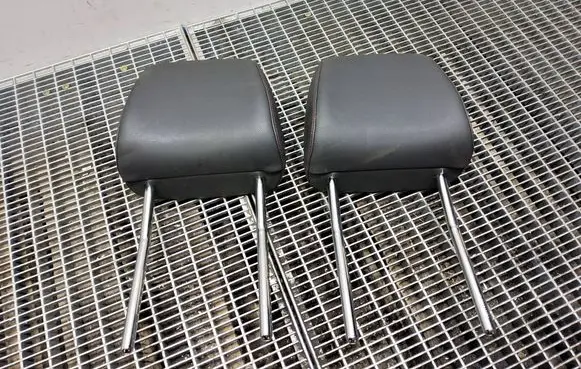 Seat Leon (5F) Front seat headrest 