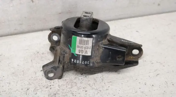 Hyundai i40 Engine mount bracket 218303Z500