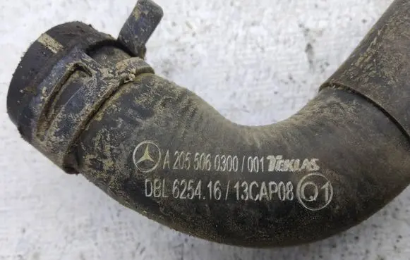 Engine coolant pipe/hose
