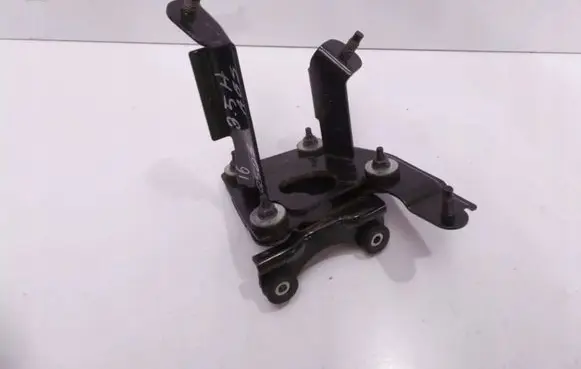 Infiniti Q50 ABS pump bracket 3115523