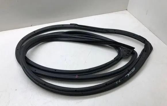 Mazda 3 III Rubber seal front door window/glass 5L030415