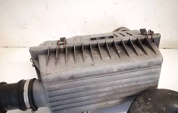 Peugeot 806 Air filter box 3980515