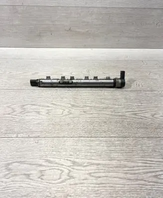 BMW 5 E60 E61 Fuel main line pipe 7809129 0281002870 0445214184