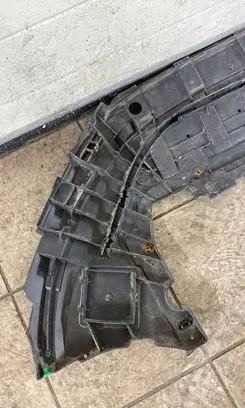 Volvo V40 Front bumper skid plate/under tray
