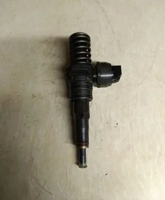 Volkswagen Golf V Fuel injector 038130073AG