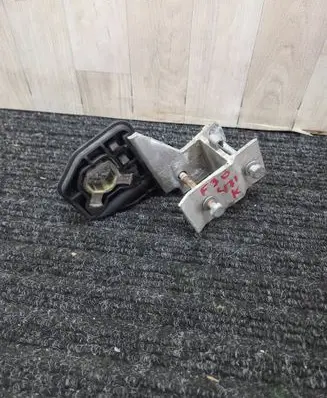 BMW 3 F30 F35 F31 Radiator mount bracket 7245795 17118620732 51647245795