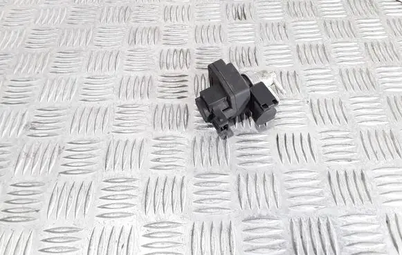 Renault Megane II Turbo solenoid valve 8200270451