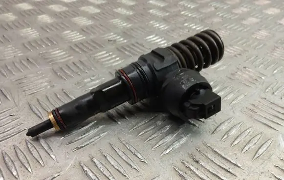 Audi A6 S6 C5 4B Fuel injector 0414720214