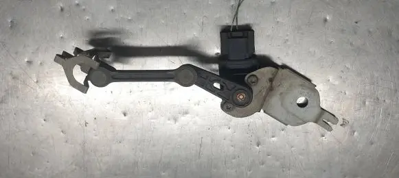 Mercedes-Benz C W205 Air suspension front height level sensor A2059057001