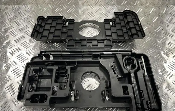 Audi A5 8T 8F Tool set 8T8813685