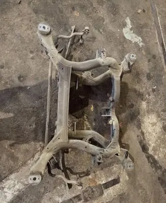 Volkswagen Touareg I Front subframe 