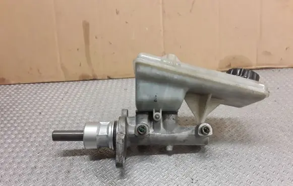 Renault Trafic II (X83) Master brake cylinder 320670082
